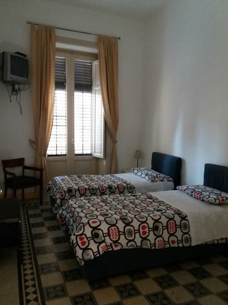 ホテル Palazzo Savona パレルモ エクステリア 写真