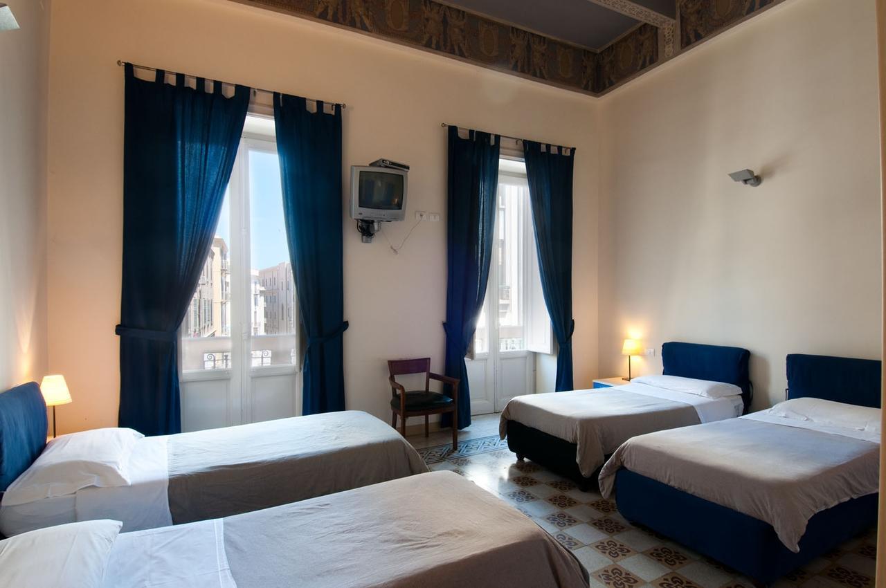 ホテル Palazzo Savona パレルモ エクステリア 写真