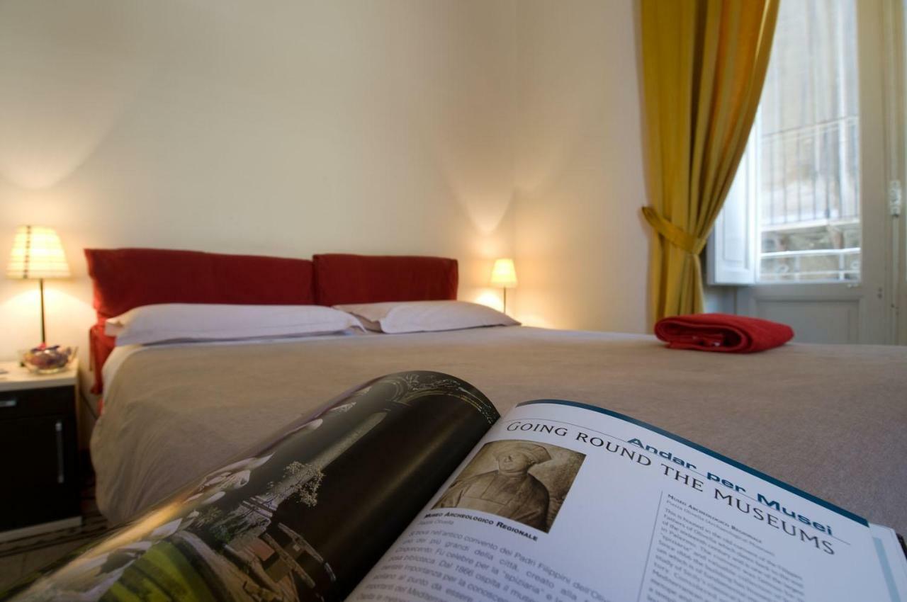 ホテル Palazzo Savona パレルモ エクステリア 写真